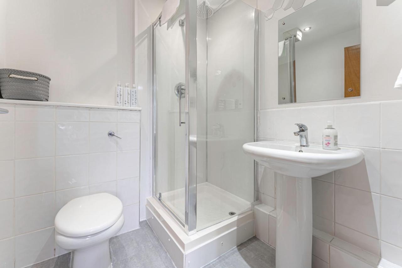 Jkg Property Solutions Presents Cosy City Apartment Coventry Exteriör bild