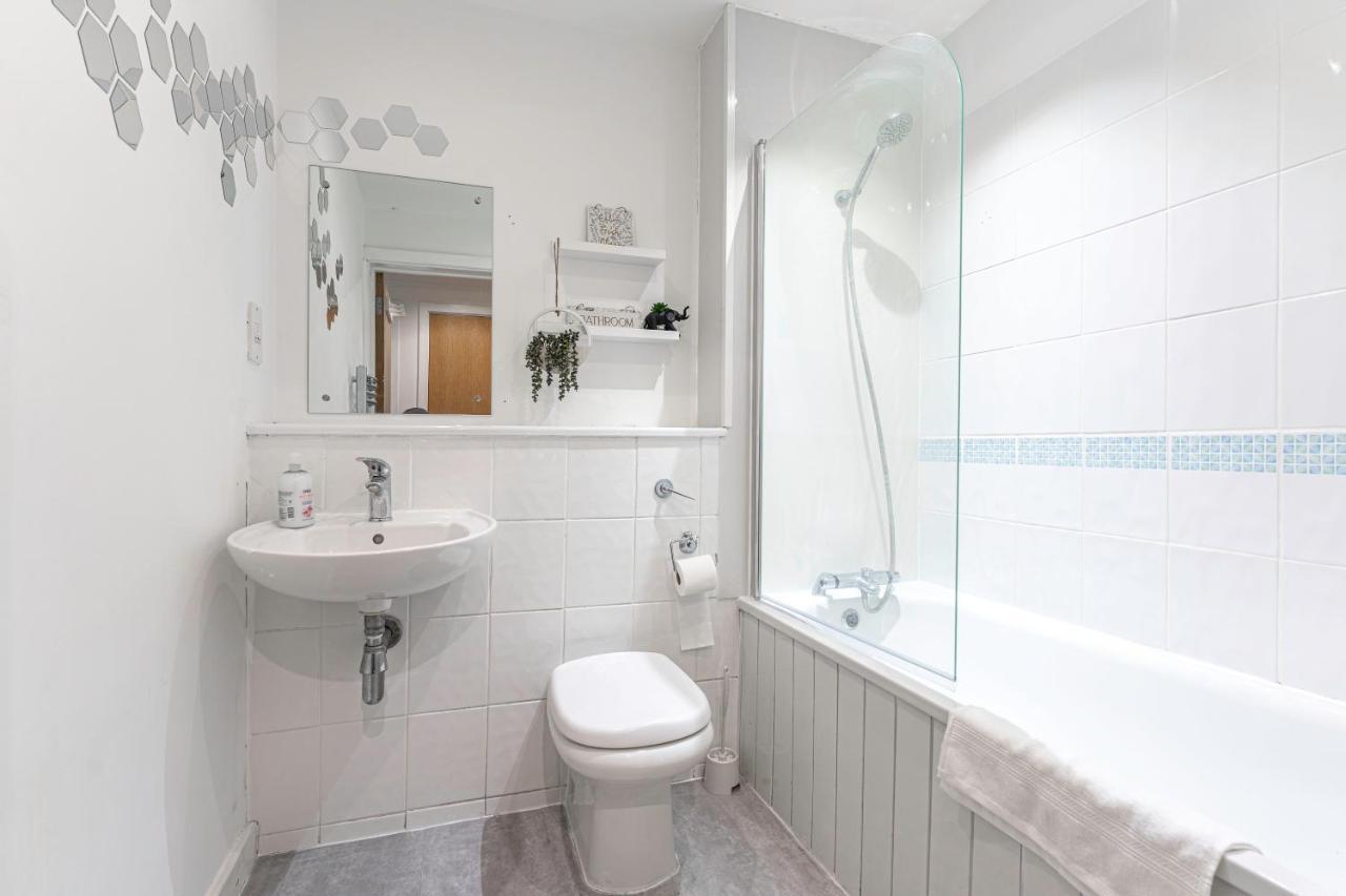 Jkg Property Solutions Presents Cosy City Apartment Coventry Exteriör bild