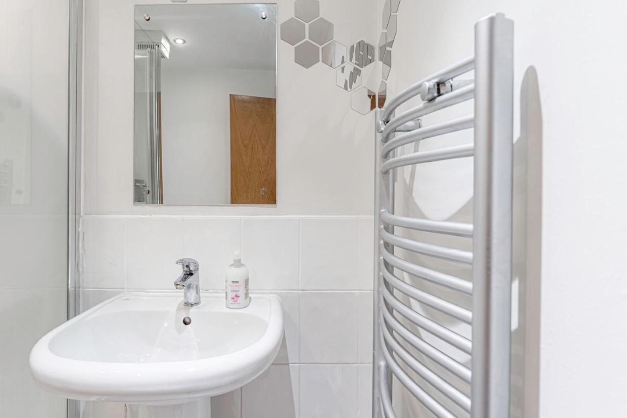 Jkg Property Solutions Presents Cosy City Apartment Coventry Exteriör bild